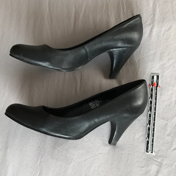 Eddie Bauer leather pump heel - Picture 2 of 7